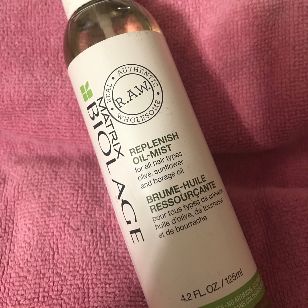 Matrix biolage replenishing oil mist.